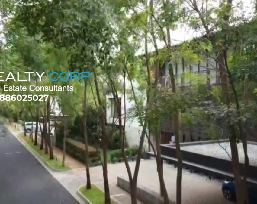 6BHK Villa For Sale In Embassy Boulevard